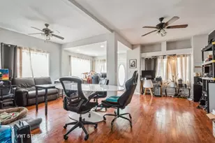 2614 W Morse Ave, Chicago, IL 60645 - Photo 3