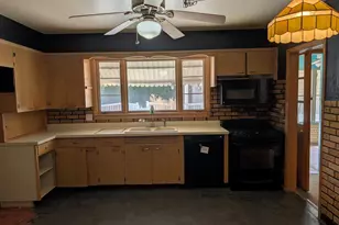 2215 Guilford Rd, Rockford, IL 61107 - Photo 3