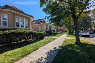 6734 N Campbell Ave, Chicago, IL 60645 - Photo 3