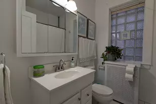 6734 N Campbell Ave, Chicago, IL 60645 - Photo 11