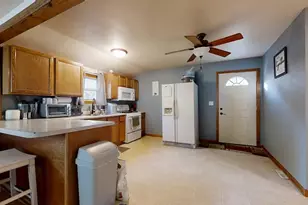 352 S Vermillion St, Paxton, IL 60957 - Photo 7