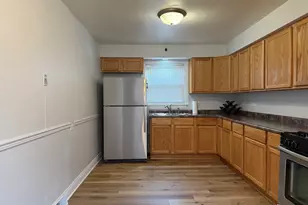 9013 S Kingston Ave, Chicago, IL 60617 - Photo 5