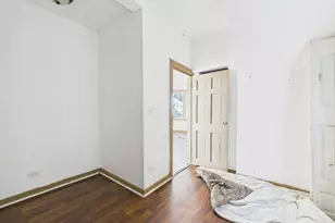 8709 S Escanaba Ave, Chicago, IL 60617 - Photo 5