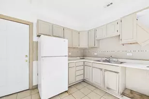 8709 S Escanaba Ave, Chicago, IL 60617 - Photo 21