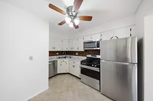 291 Gregory St, Aurora, IL 60504 - Photo 7