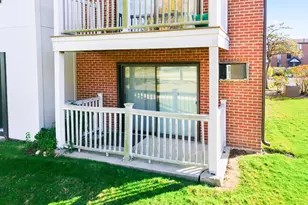 291 Gregory St, Aurora, IL 60504 - Photo 3