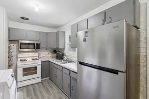 2610 Killarney Dr, Cary, IL 60013 - Photo 9