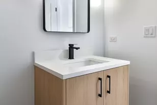 1907 W Wolfram St, Chicago, IL 60657 - Photo 31