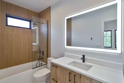 1907 W Wolfram Street, Chicago, IL 60657 - Photo 25