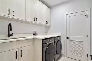 1907 W Wolfram St, Chicago, IL 60657 - Photo 29