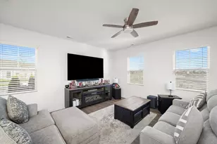 1071 Williamsburg St, Pingree Grove, IL 60140 - Photo 5