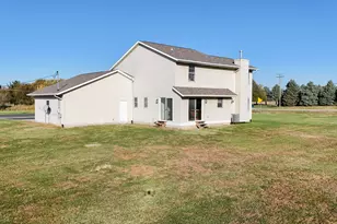 710 Otter Creek Dr, Milledgeville, IL 61051 - Photo 5