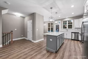 128 E Main St, Cary, IL 60013 - Photo 9