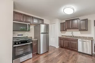 418 Tanglewood Dr, Streamwood, IL 60107 - Photo 5