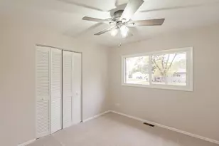 418 Tanglewood Dr, Streamwood, IL 60107 - Photo 7