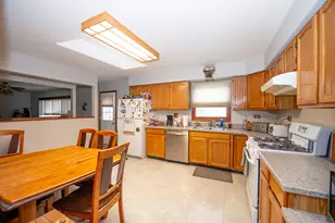 17 N Weston Ave, Elgin, IL 60123 - Photo 11