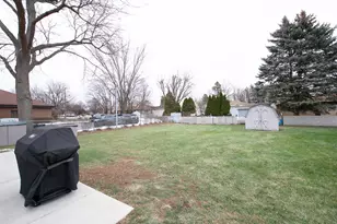 17 N Weston Ave, Elgin, IL 60123 - Photo 21