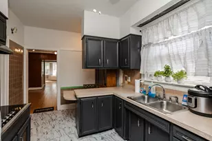 8040 S Clyde Ave, Chicago, IL 60617 - Photo 11