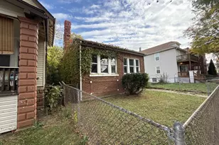 10721 S Prairie Ave, Chicago, IL 60628 - Photo 3