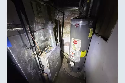 10721 S Prairie Avenue, Chicago, IL 60628 - Photo 13