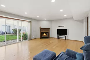 1297 Woodlake Dr, Carol Stream, IL 60188 - Photo 5