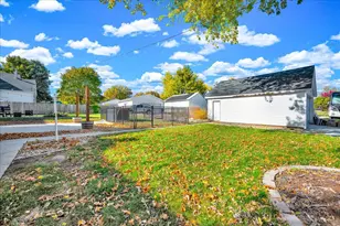 393 E Front St, El Paso, IL 61738 - Photo 7