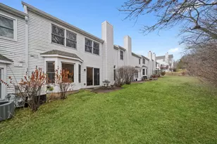 144 Spring Ct N, Carpentersville, IL 60110 - Photo 5