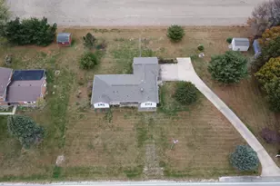 1505 N 2000 East Rd, Watseka, IL 60970 - Photo 9