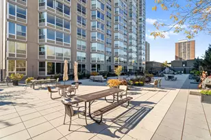 720 W Gordon Terrace, Chicago, IL 60613 - Photo 15