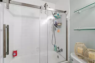 720 W Gordon Terrace, Chicago, IL 60613 - Photo 11