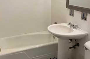 2420 W Berwyn Ave, Chicago, IL 60625 - Photo 9