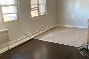 2420 W Berwyn Ave, Chicago, IL 60625 - Photo 3