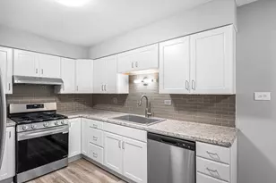 629 Derry Ct, Schaumburg, IL 60193 - Photo 7