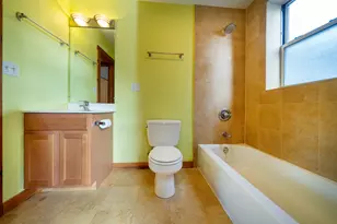 1225 W Greenleaf Ave, Chicago, IL 60626 - Photo 11