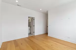 4920 N Whipple St, Chicago, IL 60625 - Photo 9