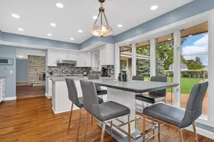 704 Lois Pl, Joliet, IL 60435 - Photo 13