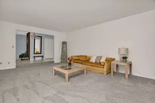 704 Lois Pl, Joliet, IL 60435 - Photo 5