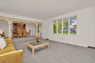 704 Lois Pl, Joliet, IL 60435 - Photo 3