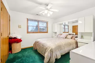 132 Tanglewood Dr, Elk Grove Village, IL 60007 - Photo 25