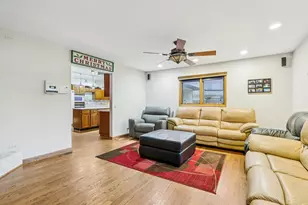 132 Tanglewood Dr, Elk Grove Village, IL 60007 - Photo 3