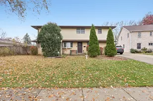 132 Tanglewood Dr, Elk Grove Village, IL 60007 - Photo 1