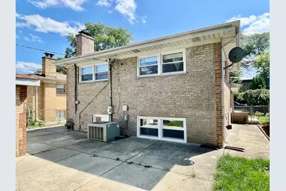 3942 W Fitch Avenue, Lincolnwood, IL 60712 - Photo 23