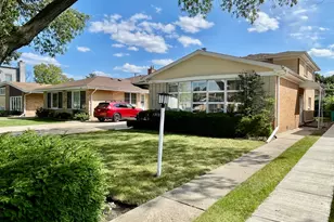 4825 W Sherwin Ave, Lincolnwood, IL 60712 - Photo 3