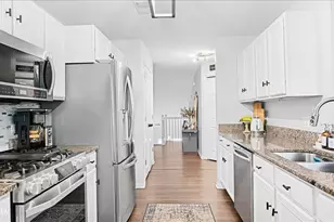 14571 Club Cir Dr, Oak Forest, IL 60452 - Photo 7