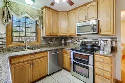 932 Kentucky Lane, Elk Grove Village, IL 60007 - Photo 11