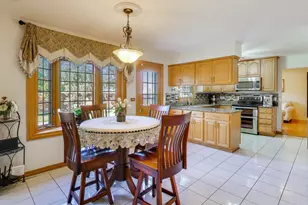 932 Kentucky Ln, Elk Grove Village, IL 60007 - Photo 13