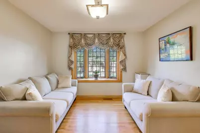 932 Kentucky Lane, Elk Grove Village, IL 60007 - Photo 7