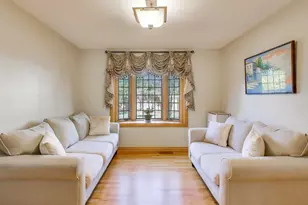 932 Kentucky Ln, Elk Grove Village, IL 60007 - Photo 7