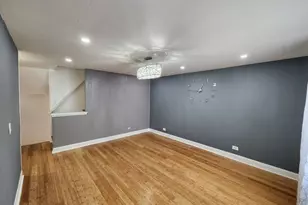 9407 Ironwood Ln, Des Plaines, IL 60016 - Photo 5