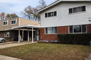 9407 Ironwood Ln, Des Plaines, IL 60016 - Photo 3